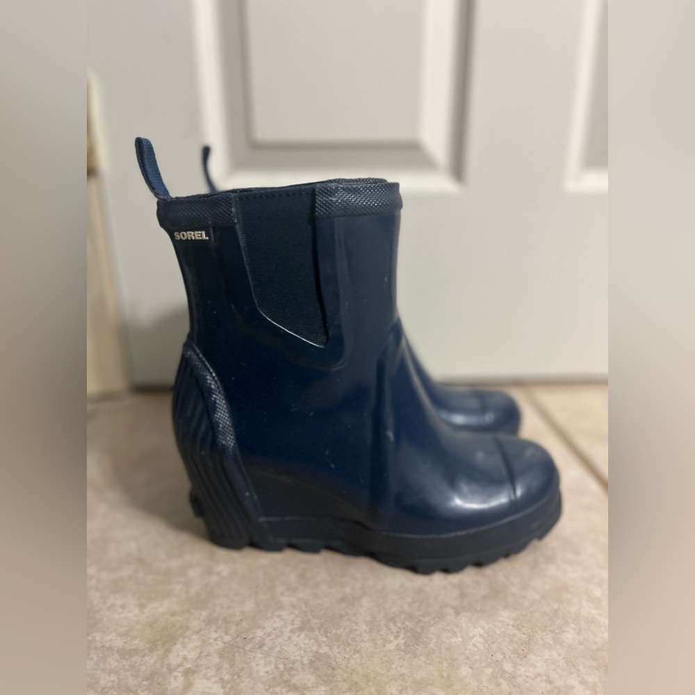 Sorel wedge women’s rain boots 7.5